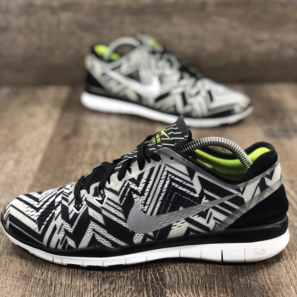 Nike Shoes - Nike Free TR Fit 5